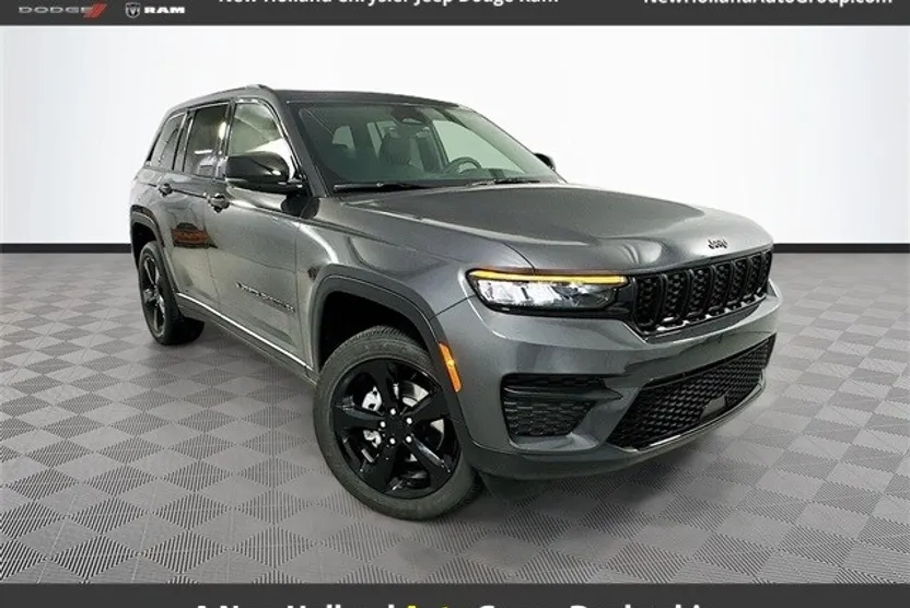 2025 Jeep Grand Cherokee Laredo photo 1