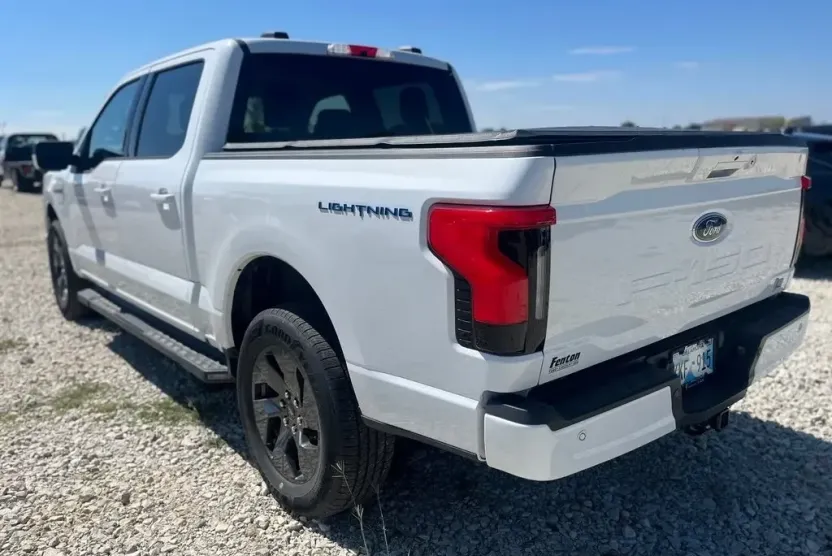 2023 Ford F-150 Lightning XLT photo 1