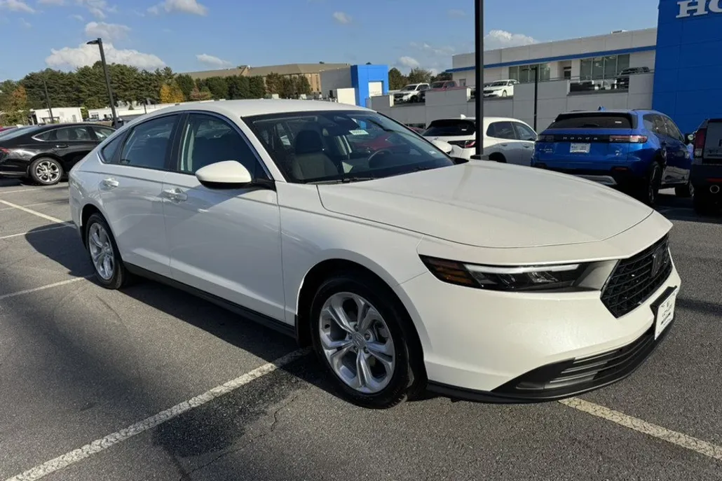 2025 Honda Accord LX photo 1