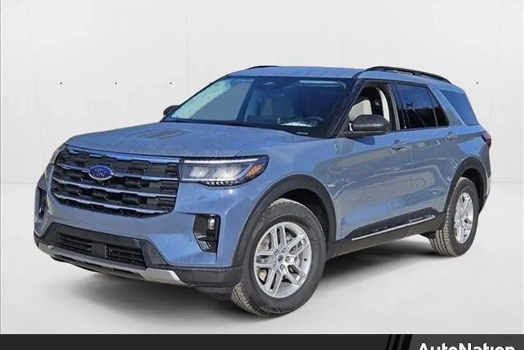 2025 Ford Explorer photo 1