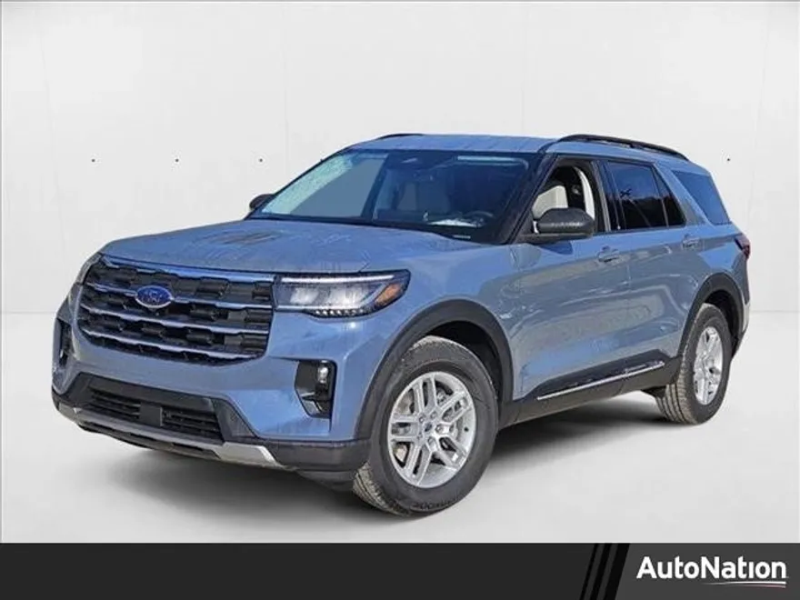 2025 Ford Explorer photo 1