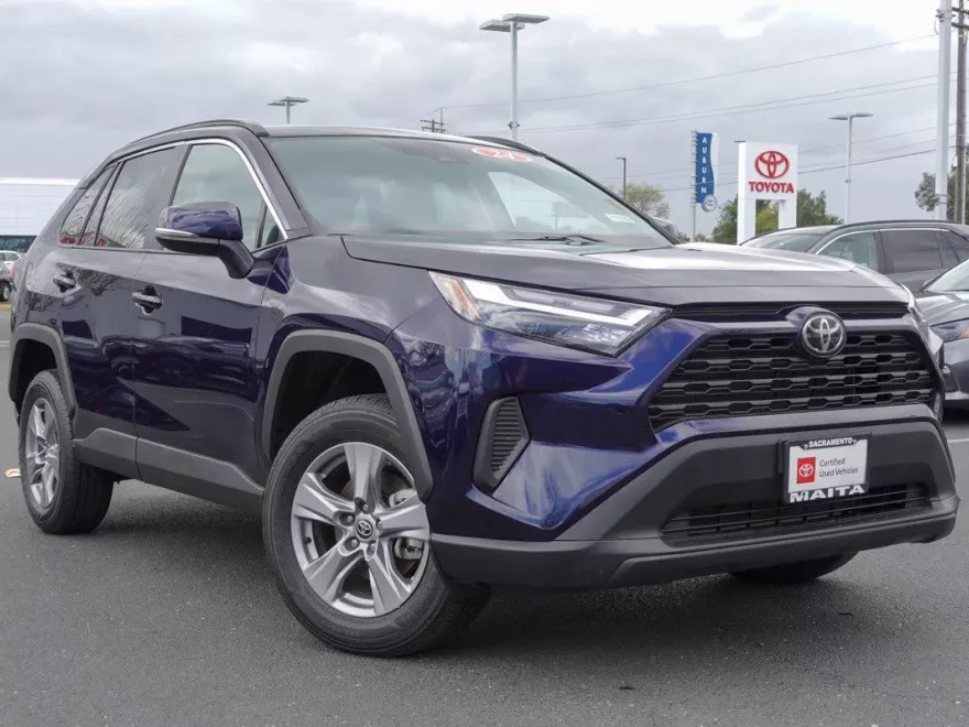 2024 Toyota RAV4 XLE photo 1
