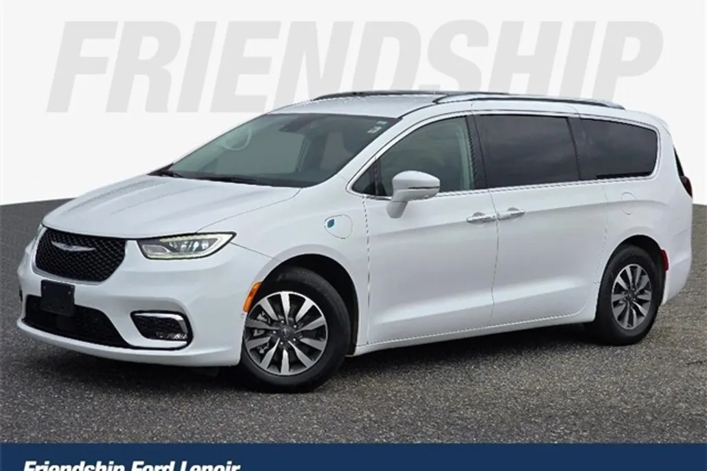 2021 Chrysler Pacifica Hybrid Touring L photo 1