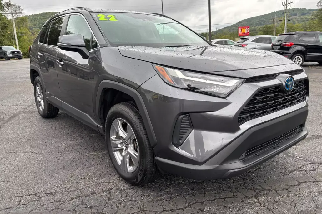 2022 Toyota RAV4 Hybrid XLE photo 1