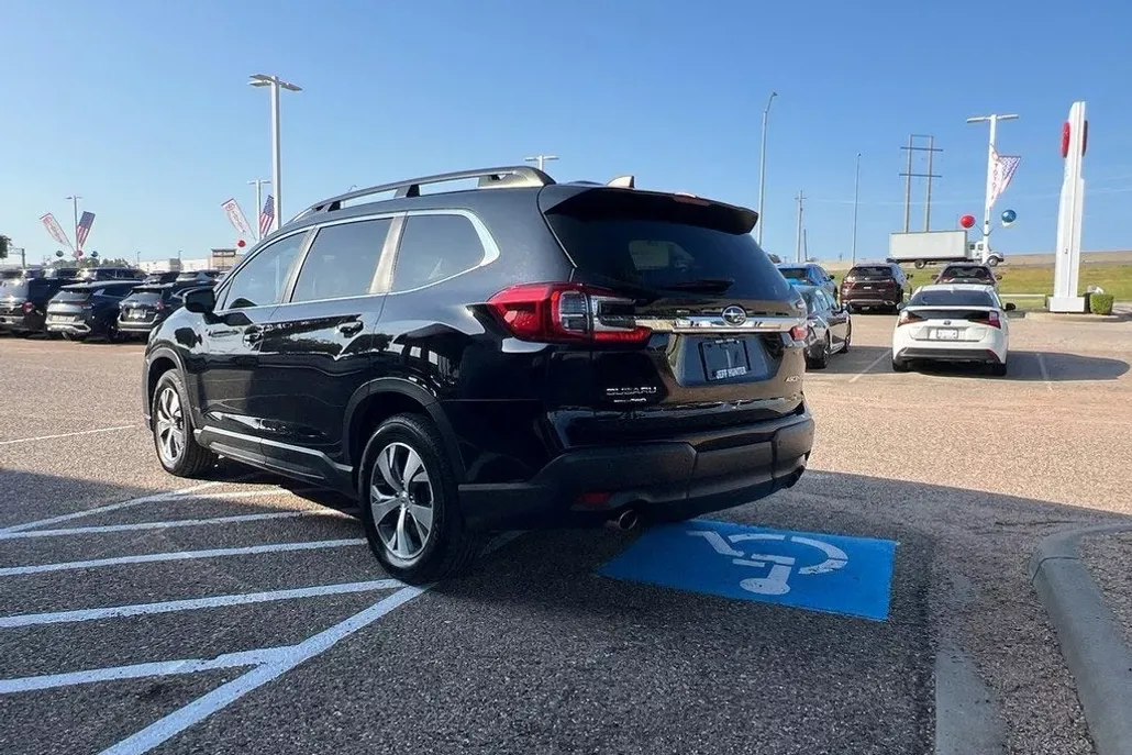 2023 Subaru Ascent Premium photo 1