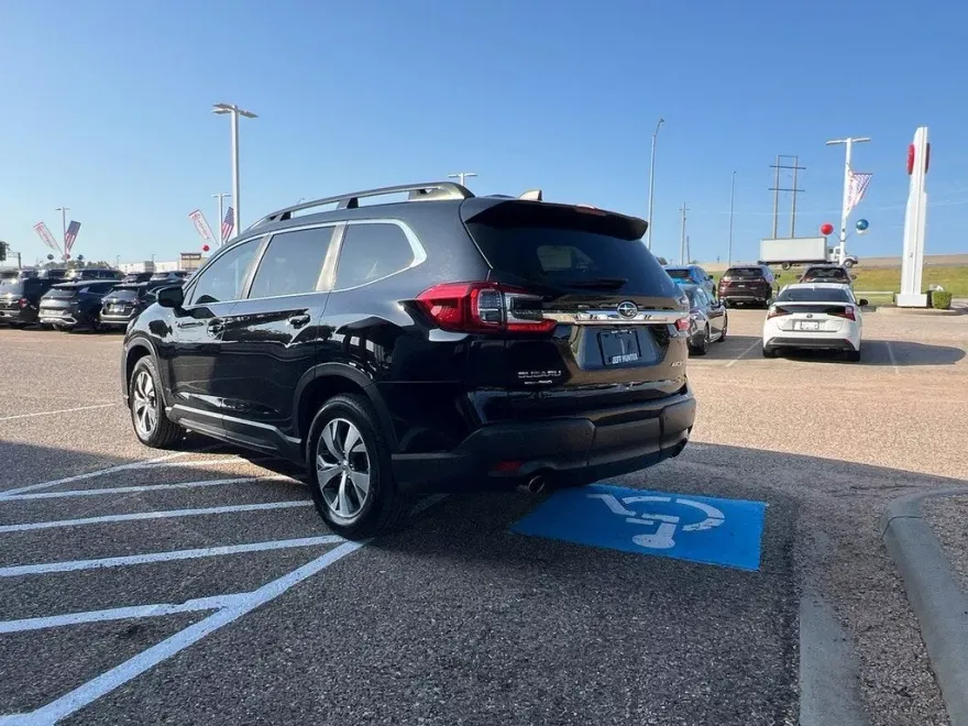 2023 Subaru Ascent Premium photo 1