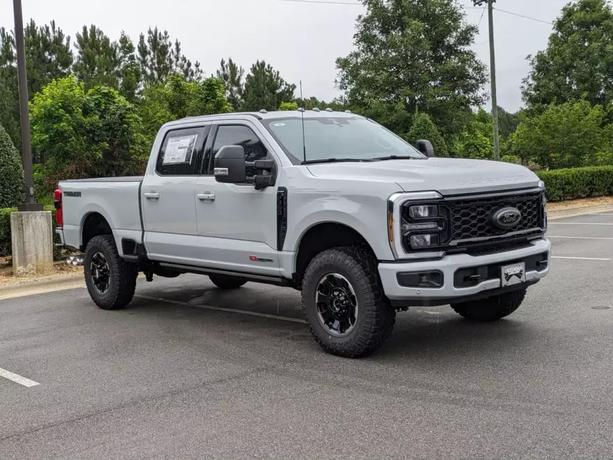 2025 Ford F-350 Lariat photo 1