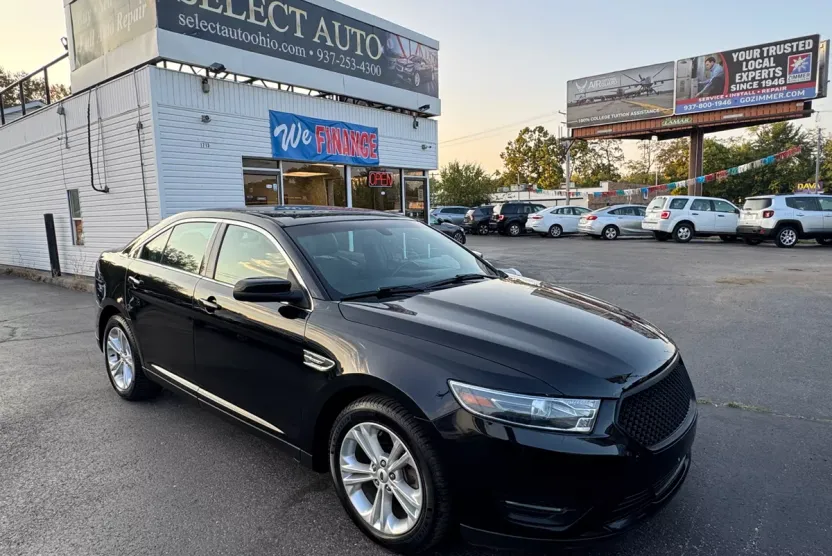 2016 Ford Taurus SEL photo 1