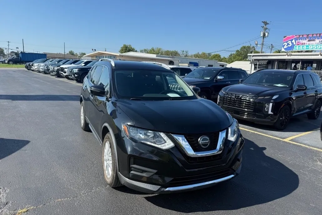 2019 Nissan Rogue SV photo 1