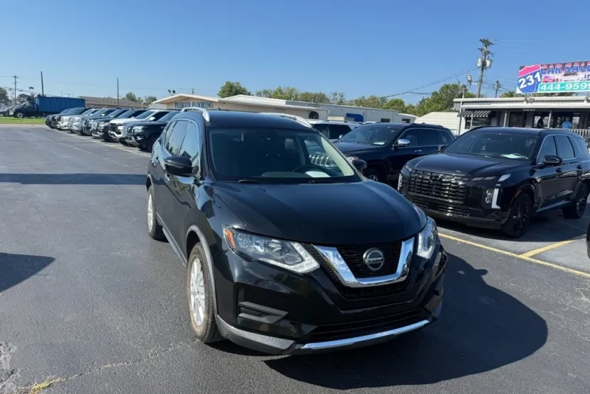 2019 Nissan Rogue SV photo 1