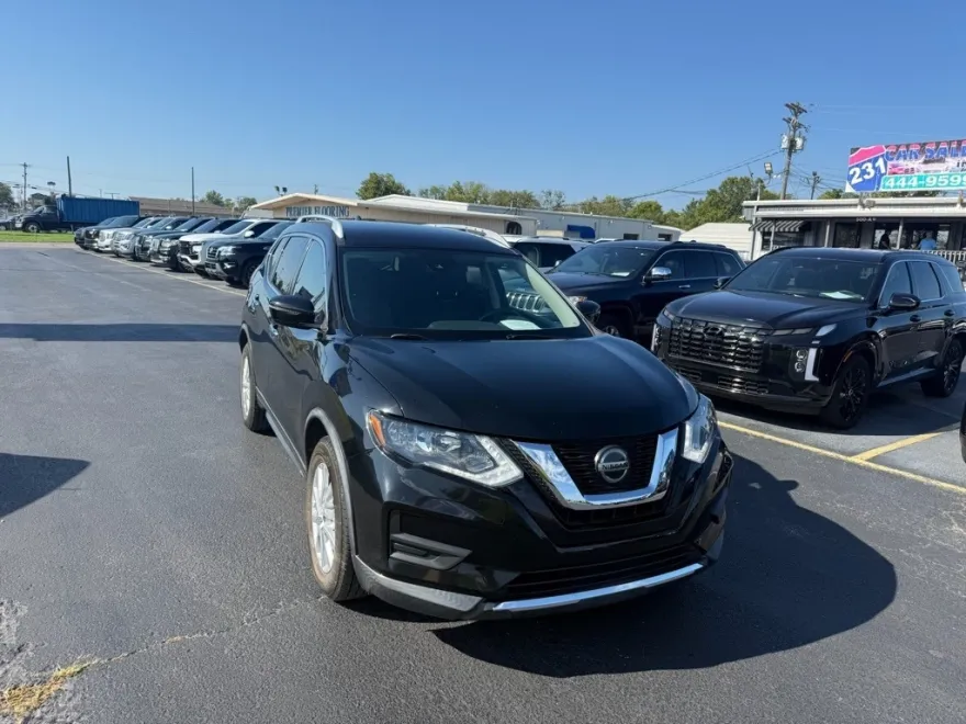2019 Nissan Rogue SV photo 1