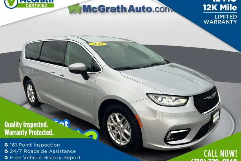 2023 Chrysler Pacifica Touring L photo 1