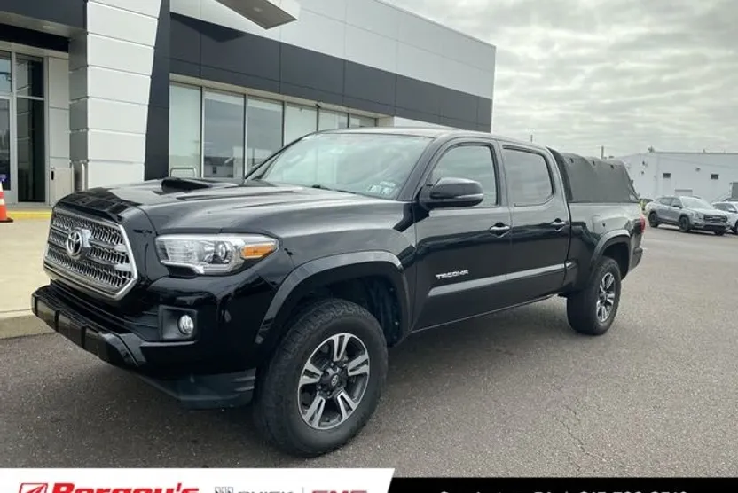 2017 Toyota Tacoma TRD Sport photo 1