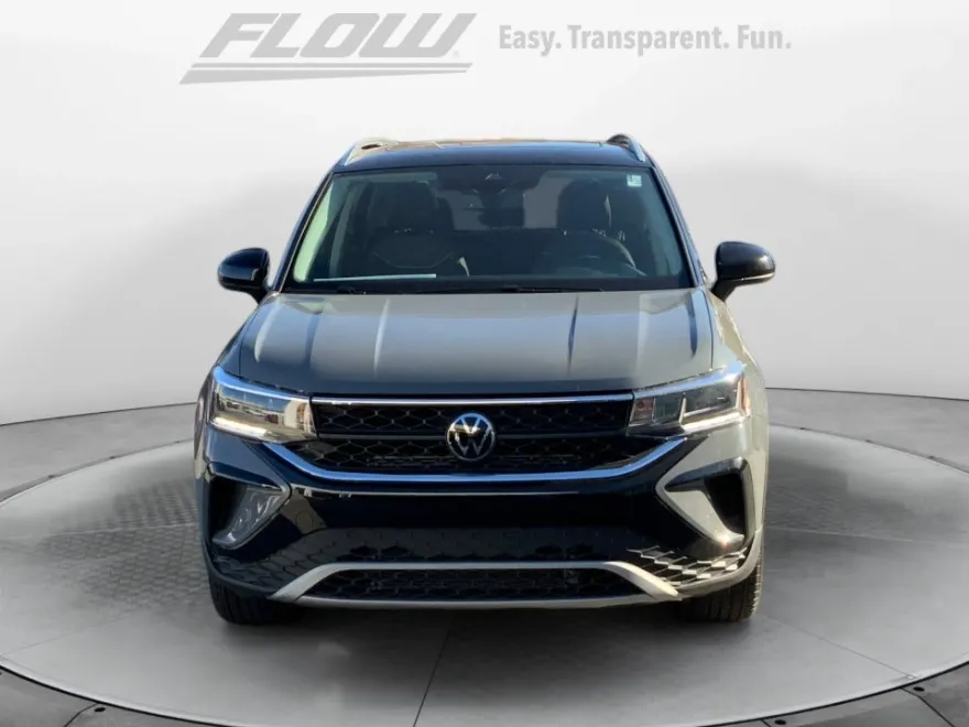 2024 Volkswagen Taos SE photo 1