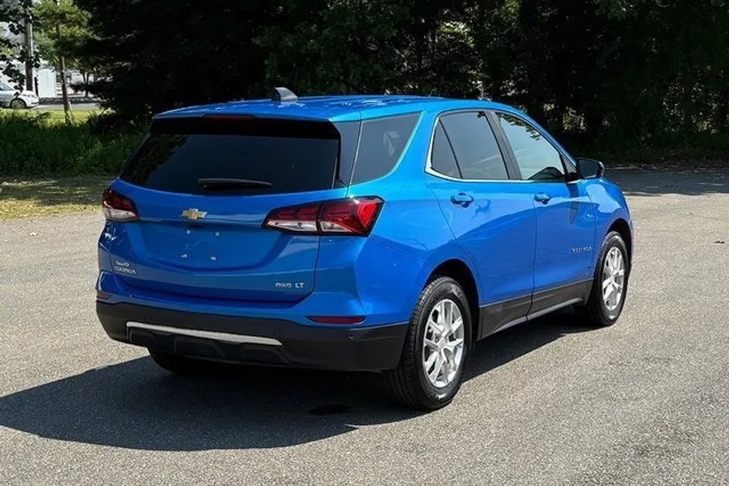 2024 Chevrolet Equinox LT photo 1