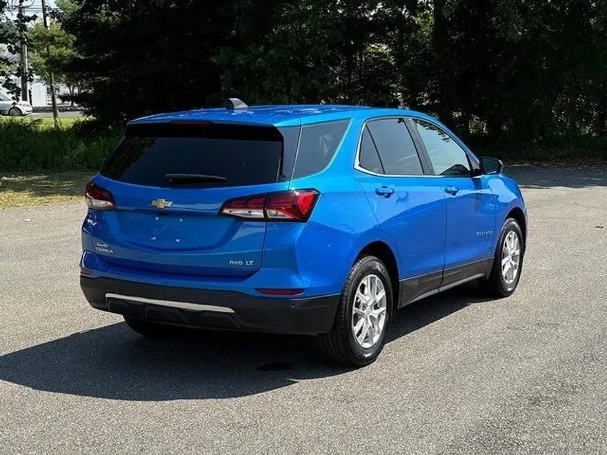2024 Chevrolet Equinox LT photo 1