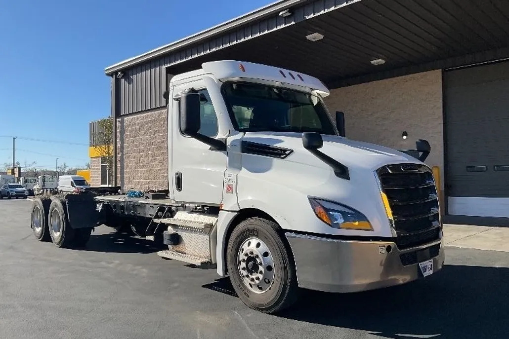 2021 Freightliner Cascadia 126" Day cab photo 1