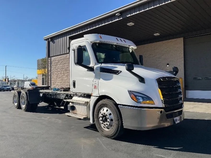 2021 Freightliner Cascadia 126" Day cab photo 1