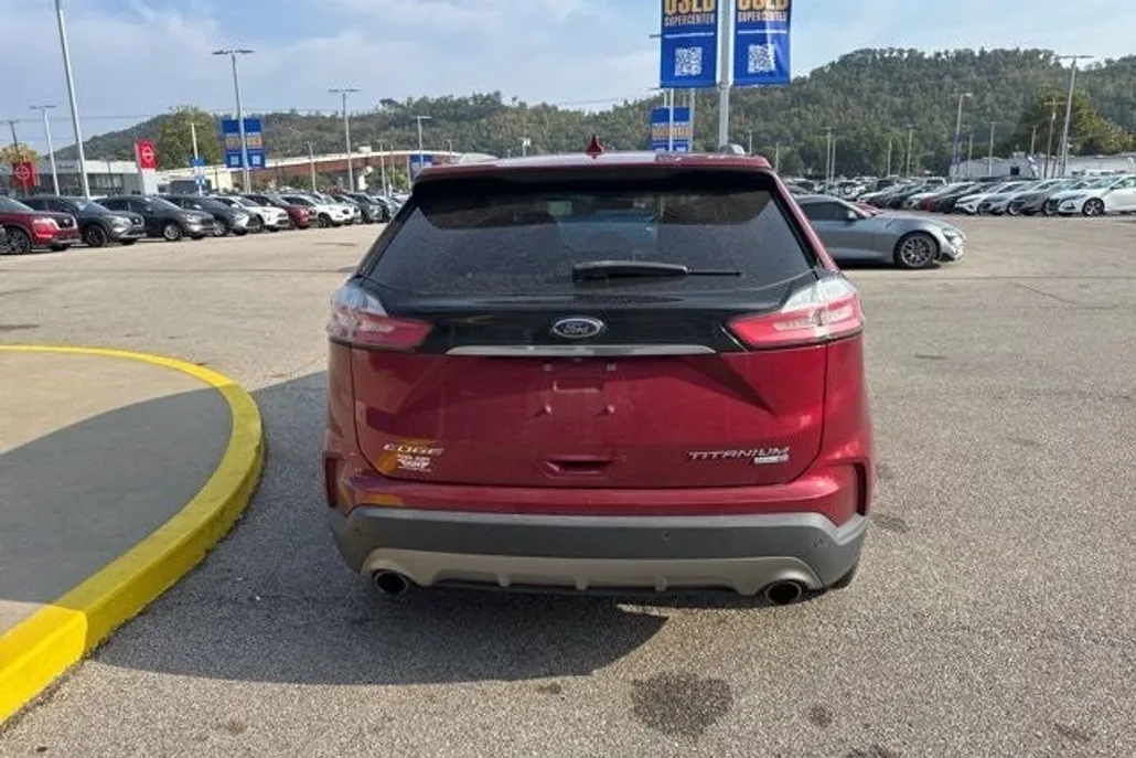 2019 Ford Edge Titanium photo 1