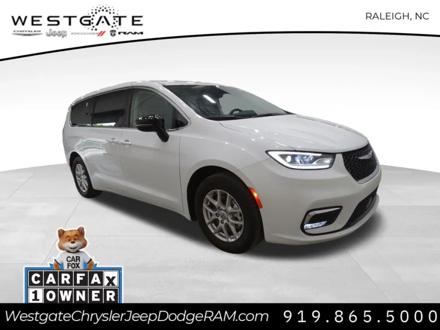 2024 Chrysler Pacifica Touring L photo 1