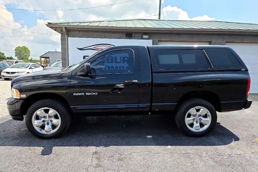 2004 Dodge Ram SLT photo 1