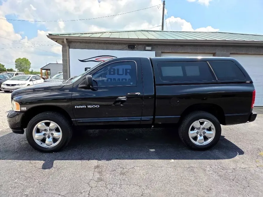 2004 Dodge Ram SLT photo 1