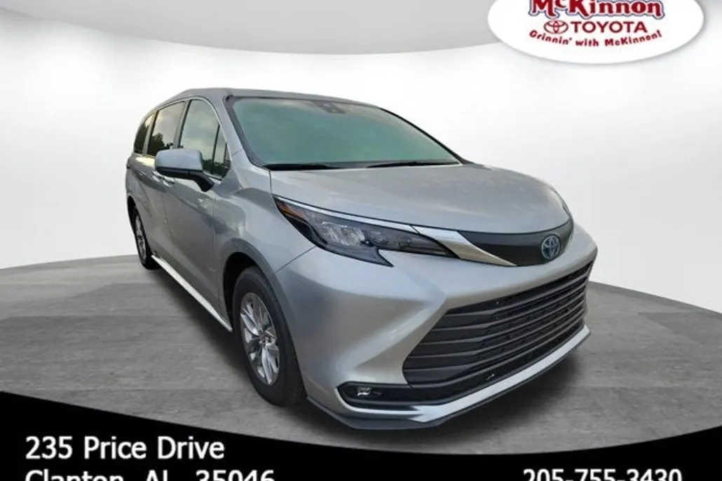 2025 Toyota Sienna XLE photo 1