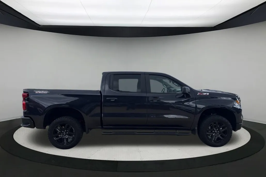 2023 Chevrolet Silverado 1500 Custom Trail Boss photo 1