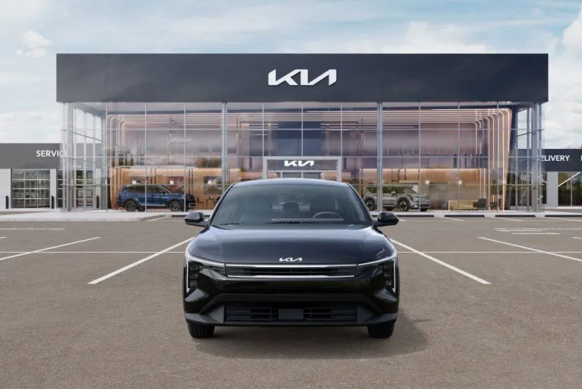 2025 Kia K4 LXS photo 1