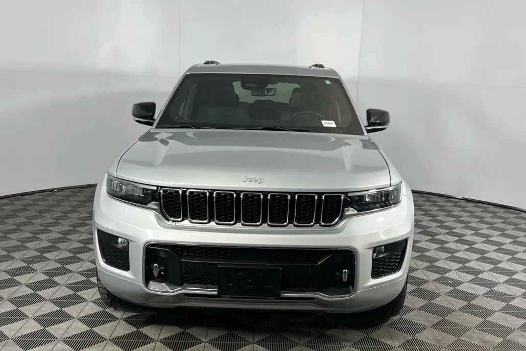 2024 Jeep Grand Cherokee Overland photo 1