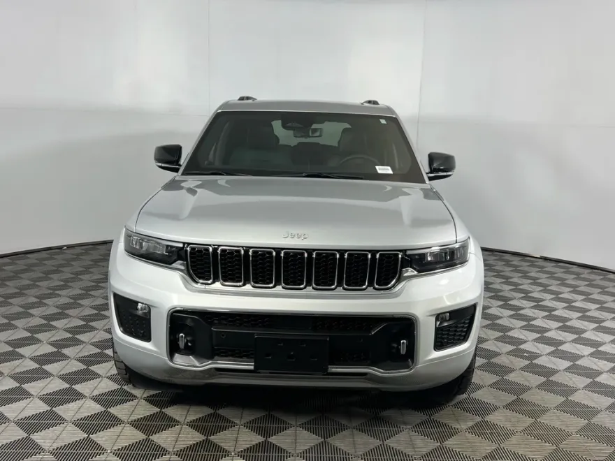 2024 Jeep Grand Cherokee Overland photo 1