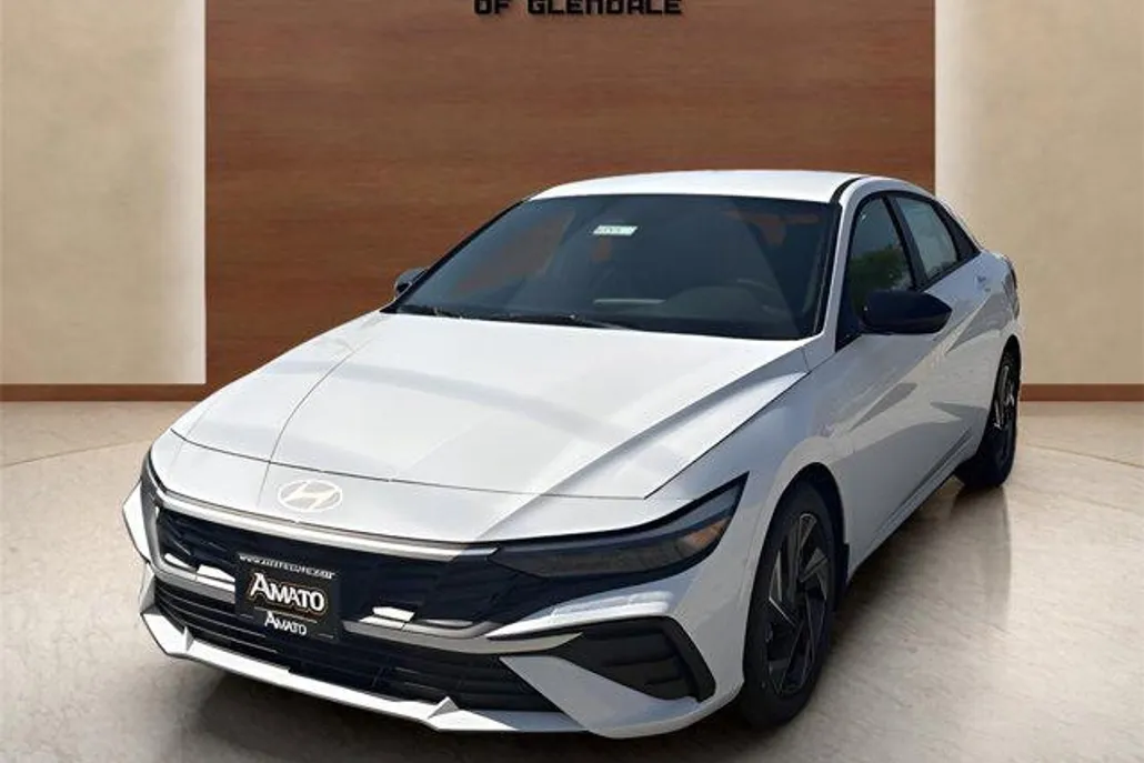 2025 Hyundai Elantra SEL Sport photo 1