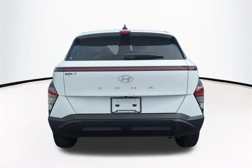 2026 Hyundai Kona SE photo 1