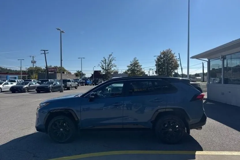 2022 Toyota RAV4 Hybrid XSE photo 1