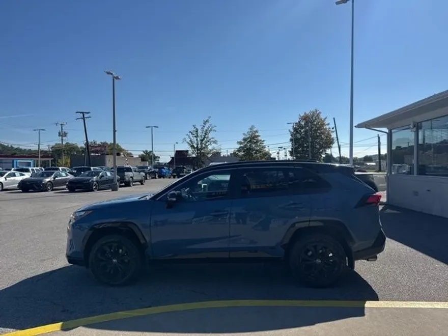 2022 Toyota RAV4 Hybrid XSE photo 1