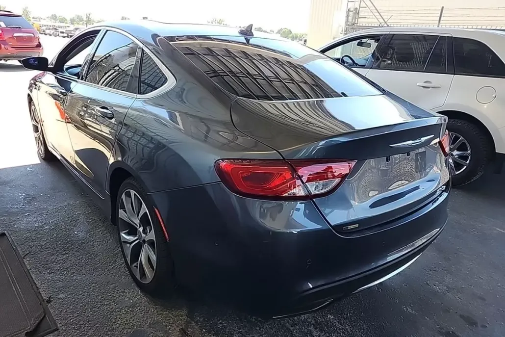 2015 Chrysler 200 C photo 1
