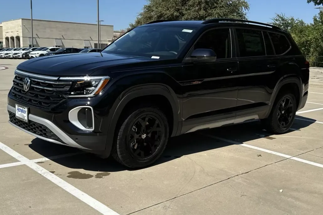 2025 Volkswagen Atlas Peak Edition SE photo 1