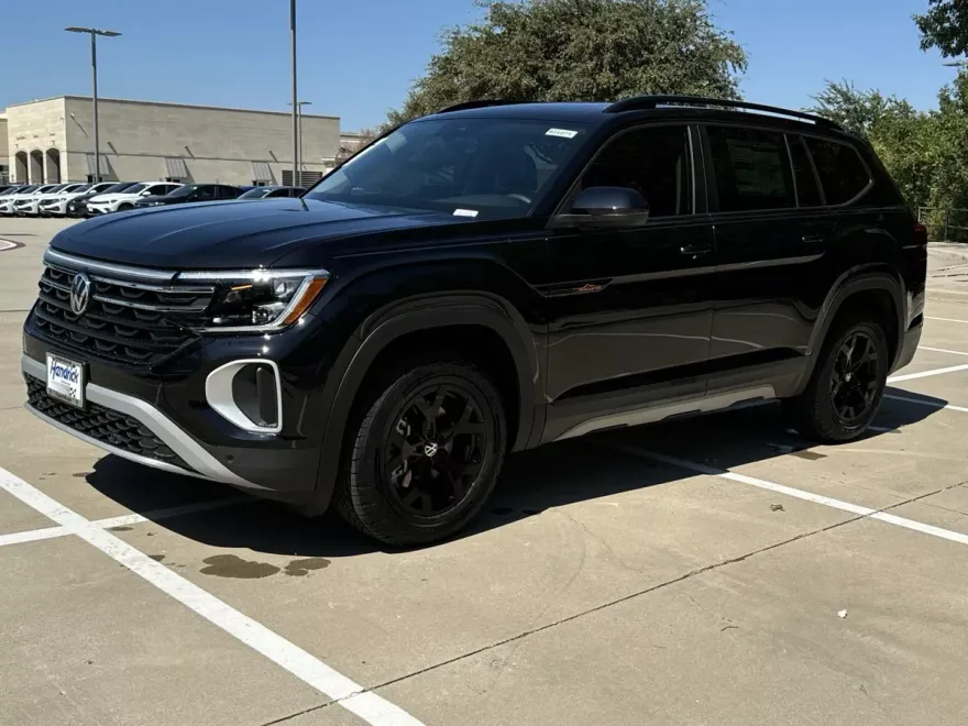 2025 Volkswagen Atlas Peak Edition SE photo 1