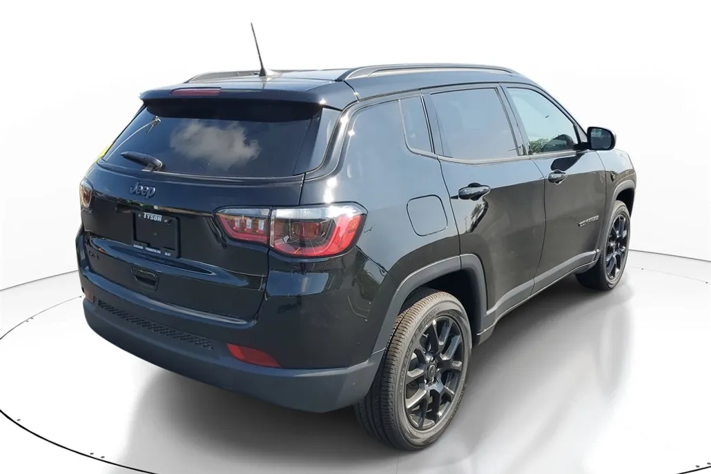 2025 Jeep Compass Latitude photo 1