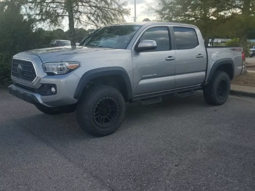 2018 Toyota Tacoma TRD Off-Road V6 photo 1