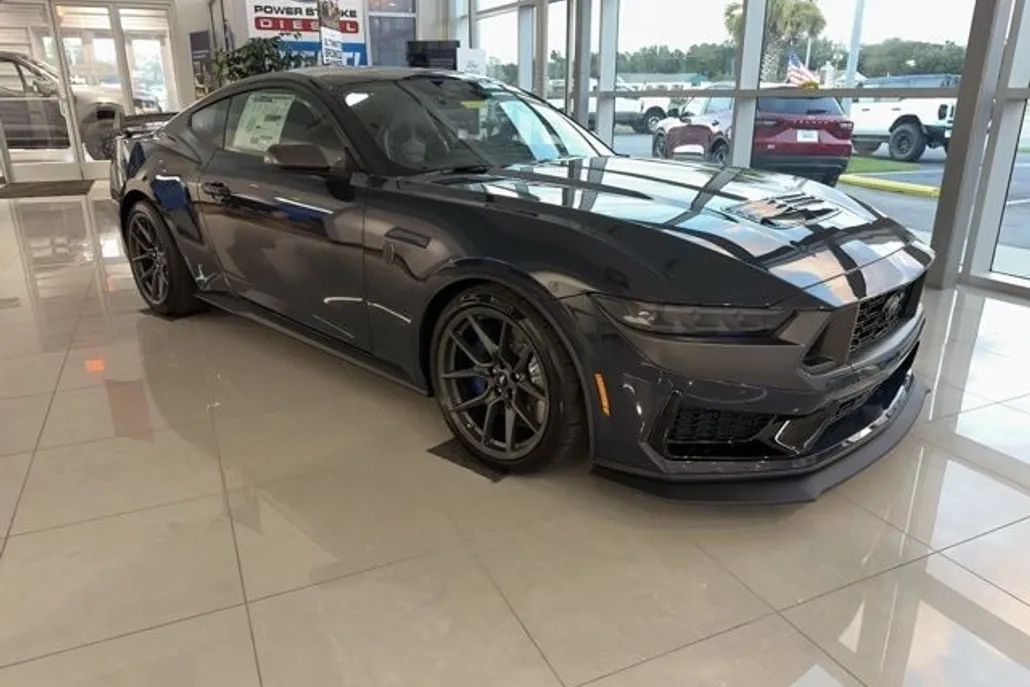 2025 Ford Mustang Dark Horse photo 1