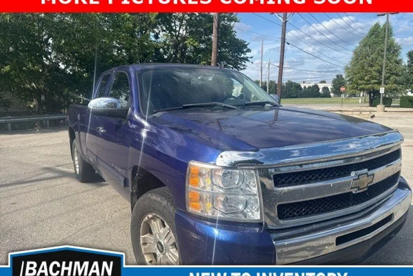 2011 Chevrolet Silverado 1500 LT photo 1