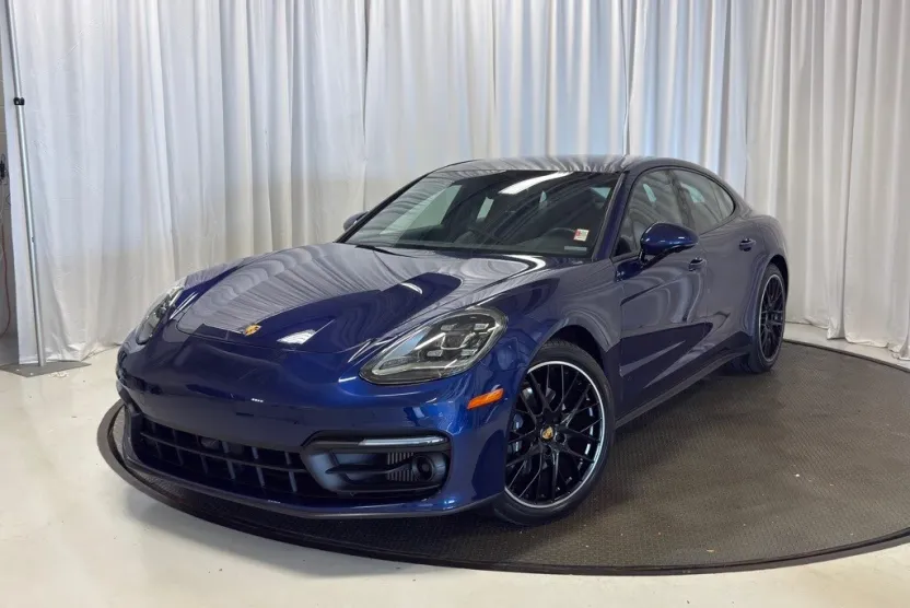 2023 Porsche Panamera 4 photo 1