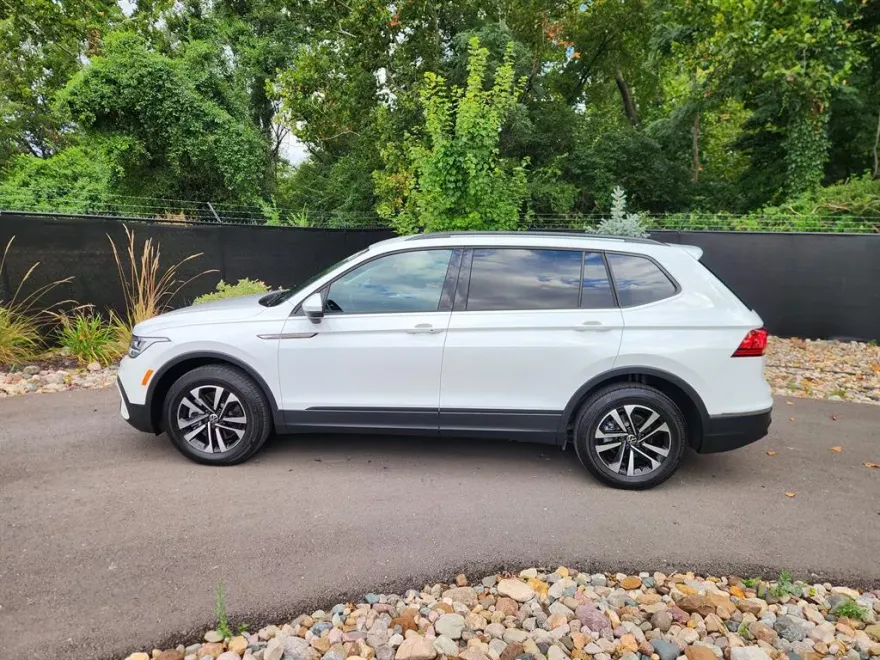 2024 Volkswagen Tiguan S photo 1