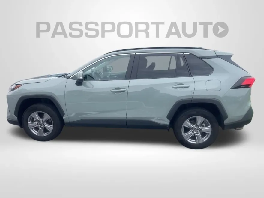2022 Toyota RAV4 Hybrid XLE photo 1