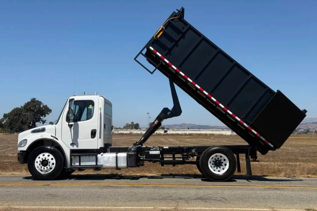 2015 Freightliner M2 106 Medium Duty photo 1