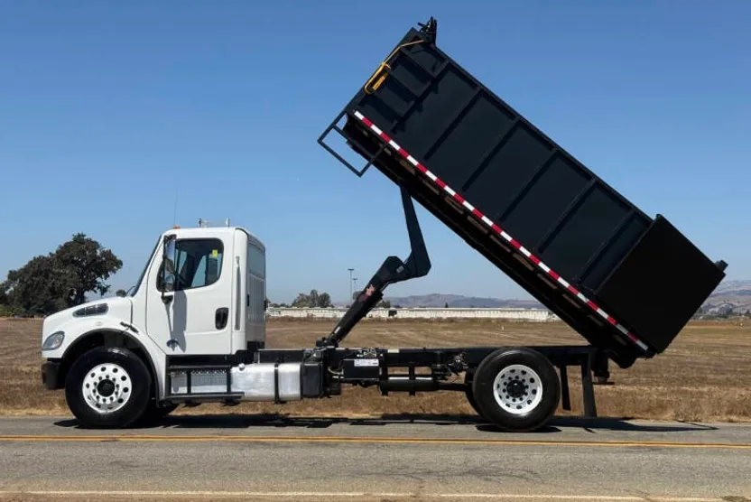 2015 Freightliner M2 106 Medium Duty photo 1