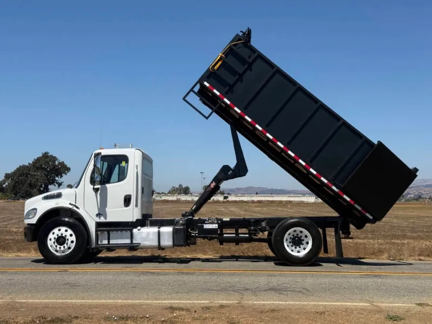 2015 Freightliner M2 106 Medium Duty photo 1