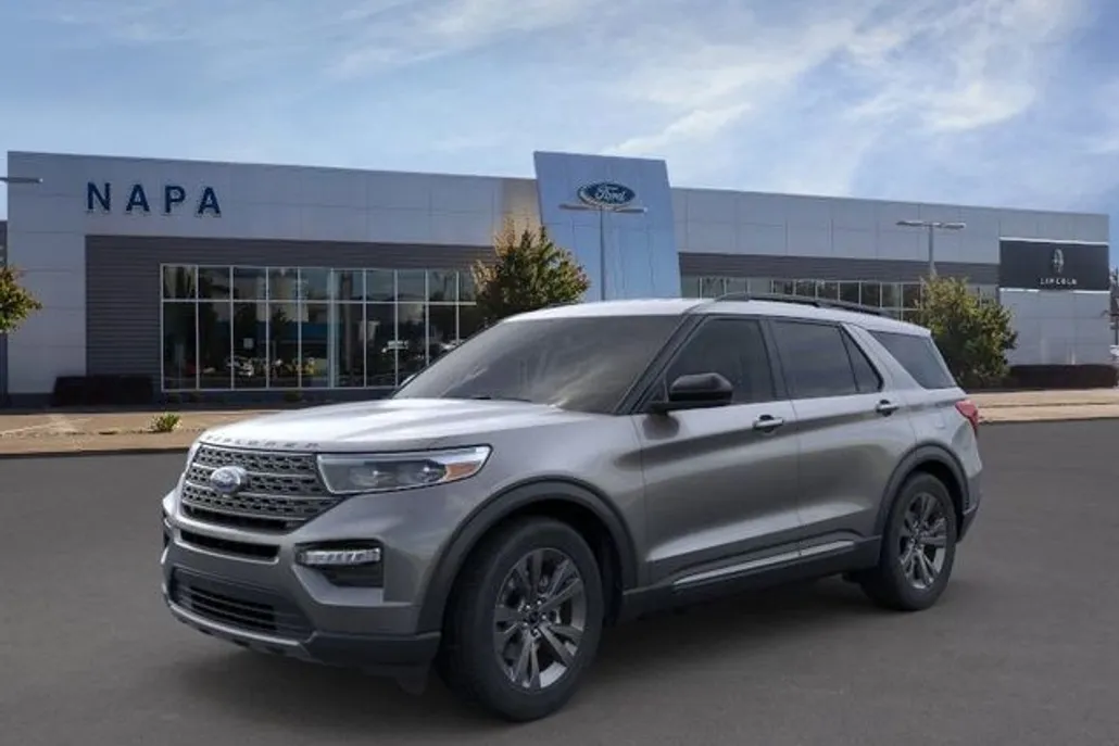2024 Ford Explorer XLT photo 1