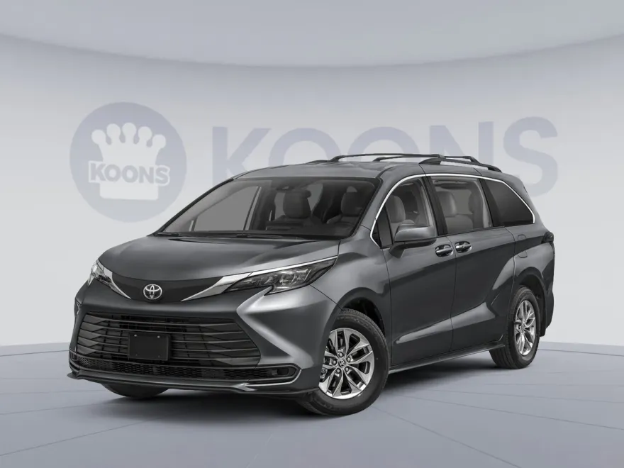 2025 Toyota Sienna LE photo 1
